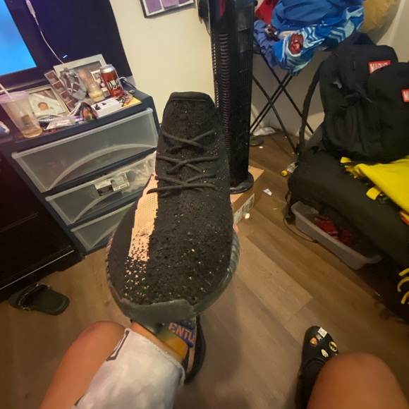 Yeezy 350 V2 Core Black Copper - Picture 6 of 9